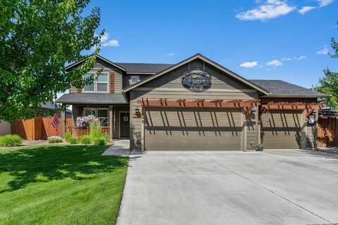 802 NW Green Forest Circle, Redmond, OR 97756