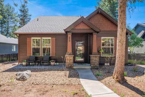 51875 Hollinshead Place, La Pine, OR 97739