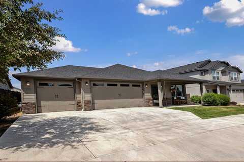 2535 NW Hemlock Way, Redmond, OR 97756