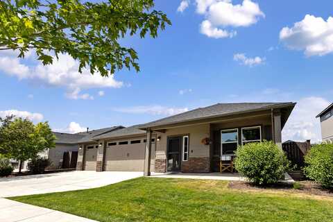 2535 NW Hemlock Way, Redmond, OR 97756
