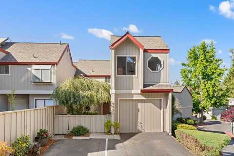 2707 Amberwood LN, Santa Cruz, CA 95065