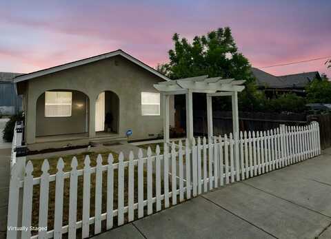 76 Hawkins ST, HOLLISTER, CA 95023