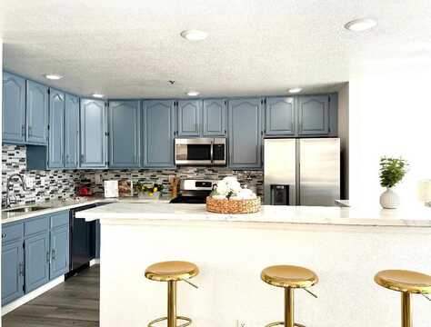900 Hillside BLVD, DALY CITY, CA 94014