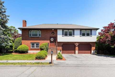 11 Sparhawk Cir, Stoneham, MA 02180