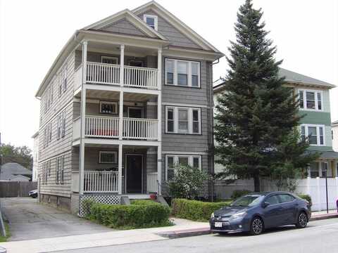 412 Grafton St, Worcester, MA 01604