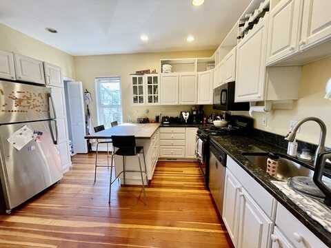 174 Putnam Ave, Cambridge, MA 02139