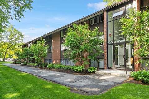 7 Longwood Dr, Andover, MA 01810