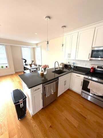 22 Rogers St, Boston, MA 02127