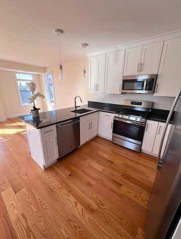 22 Rogers St, Boston, MA 02127