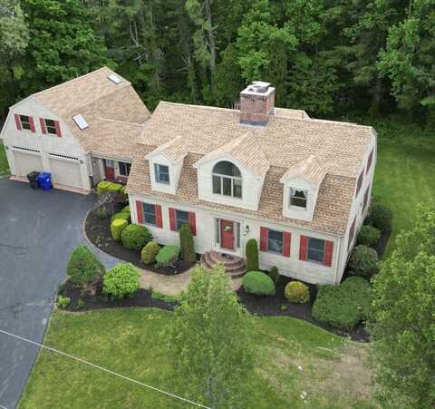 10 Hunters Dr, Bridgewater, MA 02324