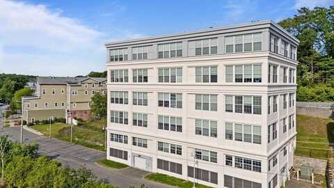 24 Cobblestone Ln, Gloucester, MA 01930