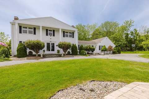 129 Lawrence Dr, Portsmouth, RI 02871