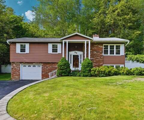 34 Queens Rd, Leominster, MA 01453
