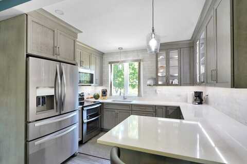 289 New Bedford Rd, Rochester, MA 02770