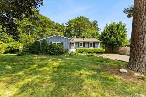 8 Homestead Rd, Middleboro, MA 02346
