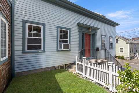 85 Flint St, Salem, MA 01970