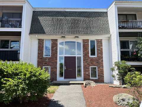 96 Main St, Foxboro, MA 02035