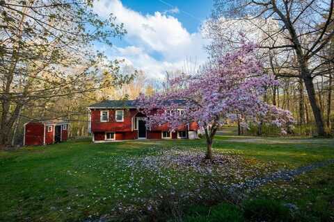 8 Adams Rd, Hubbardston, MA 01452