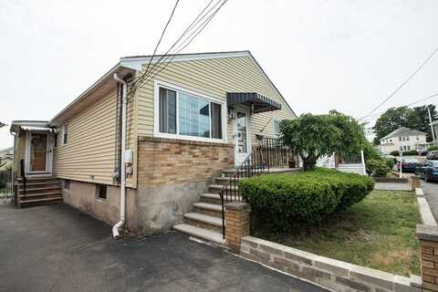 17 Lantern Rd, Revere, MA 02151