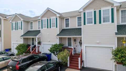 40 Winchester Ln, Fall River, MA 02721