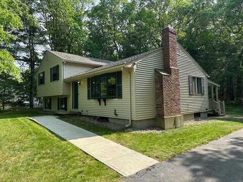 49 Dartmouth Rd, Plymouth, MA 02360