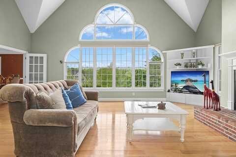 15 Keyes House Rd, Shrewsbury, MA 01545