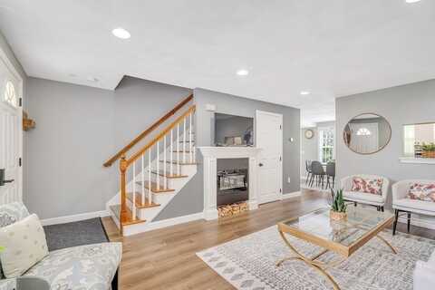 74 Juniper Ln, Tewksbury, MA 01876