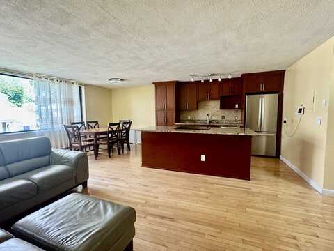 935 Washington St, Newton, MA 02460