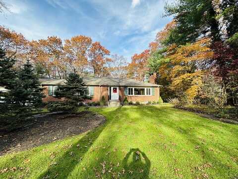 5 Crest Dr W, Dover, MA 02030