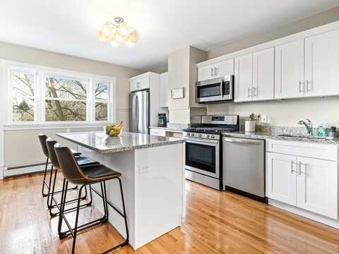 30 Putnam St, Somerville, MA 02143