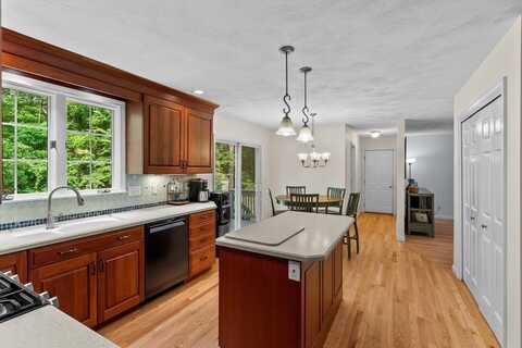 2 Hickory Ln, Georgetown, MA 01833