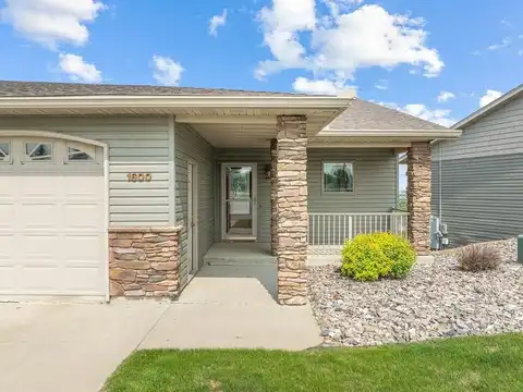 1600 16th St, Minot, ND 58701