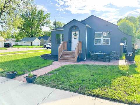 101 6th St, Minot, ND 58703