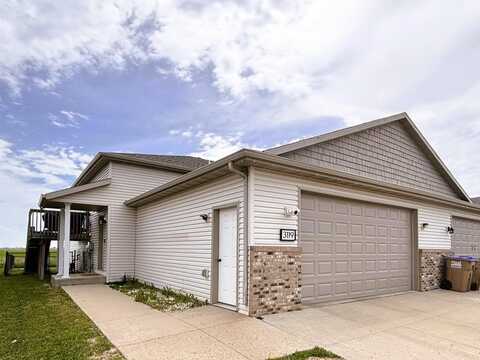 3119 8th St, Minot, ND 58703