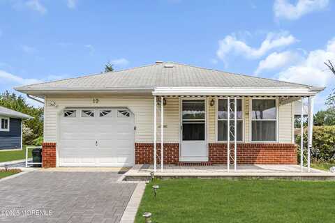 10 Barbuda Street, Toms River, NJ 08757