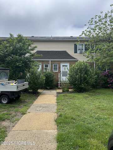72 Manchester Court, Freehold, NJ 07728