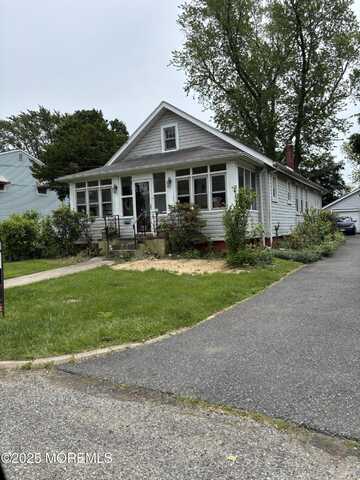 21 Alexander Avenue, Freehold, NJ 07728