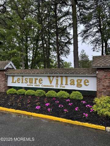 472b Thornbury Court, Lakewood, NJ 08701