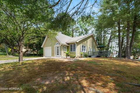 19 Cedar Avenue, Manahawkin, NJ 08050