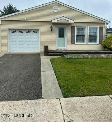 16 Banning Court, Toms River, NJ 08757