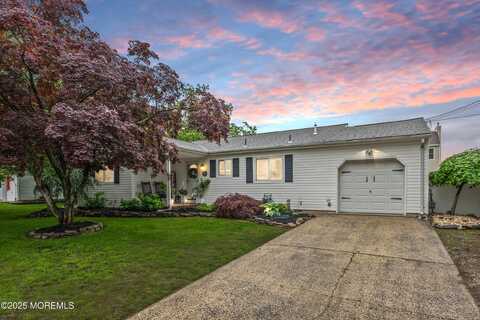 809 Broadway Boulevard, Toms River, NJ 08757