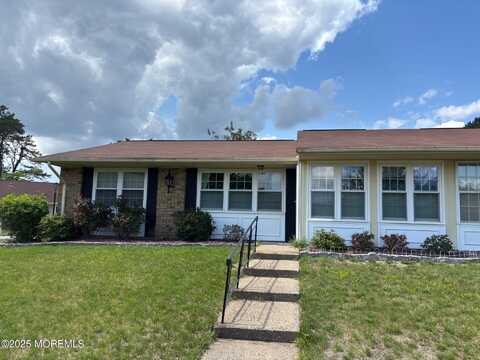 8 Edinburgh Lane, Manchester, NJ 08759