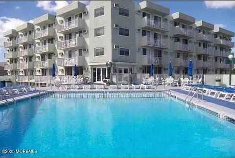 225 E Wildwood Avenue, Wildwood, NJ 08260