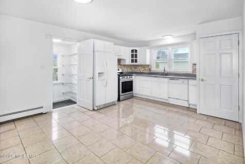 46 Amboy Road, Matawan, NJ 07747