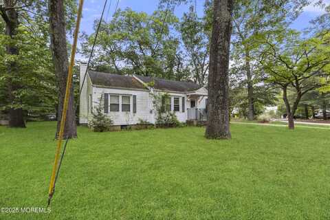 30 Monterey Circle, Lakewood, NJ 08701