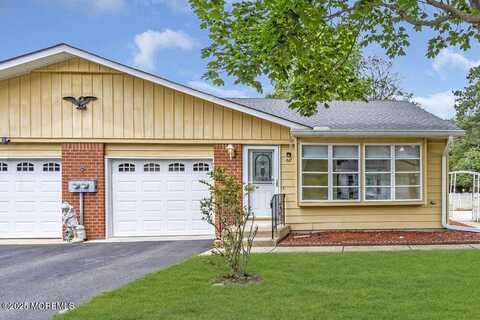 6 Quaker Lane, Whiting, NJ 08759