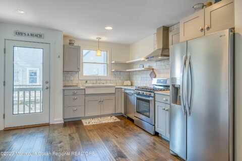 11 Beach Street, Sea Bright, NJ 07760