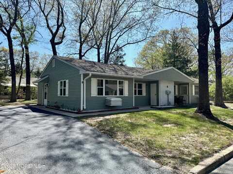 5 Nevada Drive, Whiting, NJ 08759