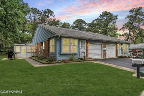11 Lexington Drive, Whiting, NJ 08759