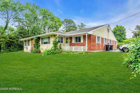 4 Flamingo Terrace, Manchester, NJ 08759